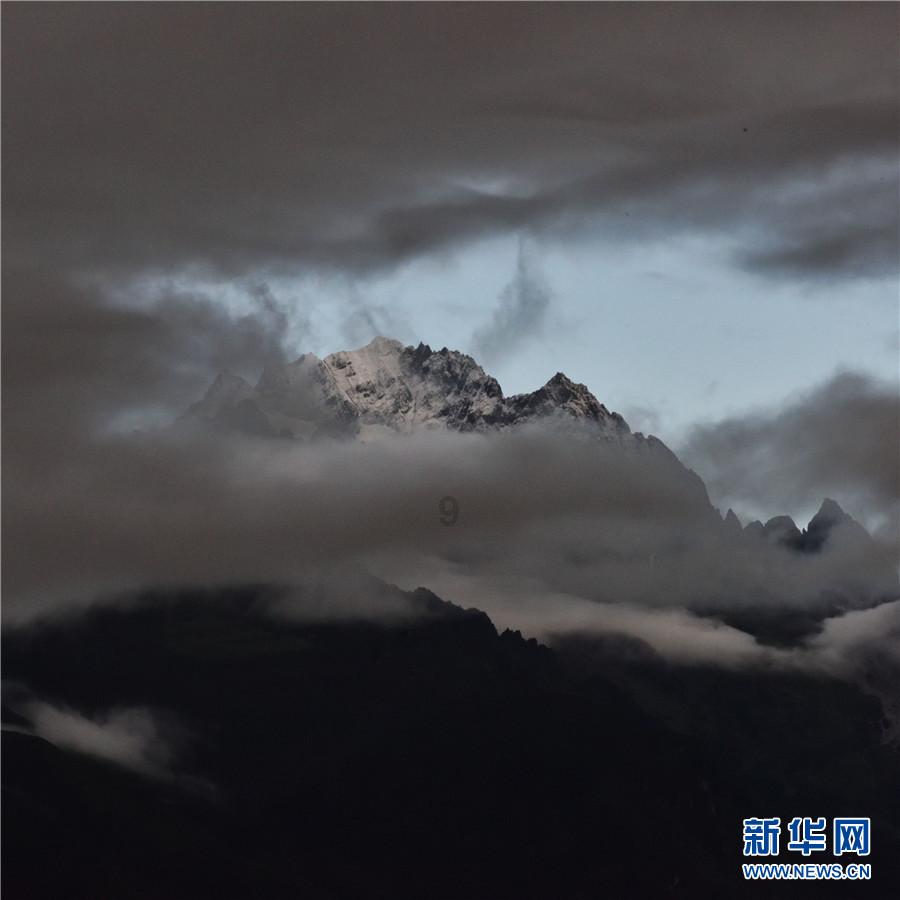 谭卓否认恋情 此前晒与章宇合影引网友猜测