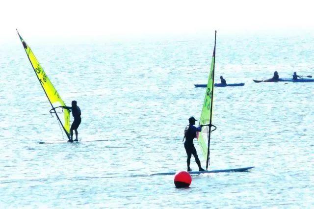 民间故事：老父乘船回家，夜遇盗贼逃一劫，找回行李儿子被雷劈