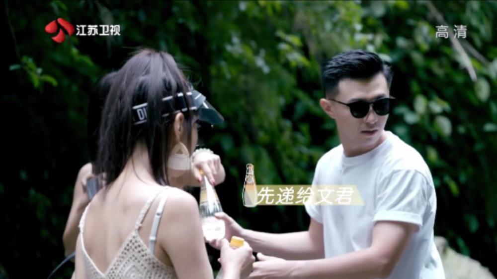 像8090这样适合年轻人解决情感类问题的栏目组有哪些？