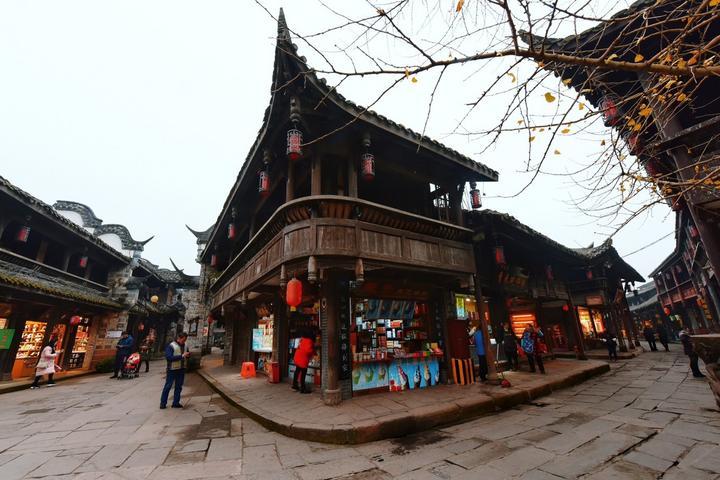逃离地下古寺庙